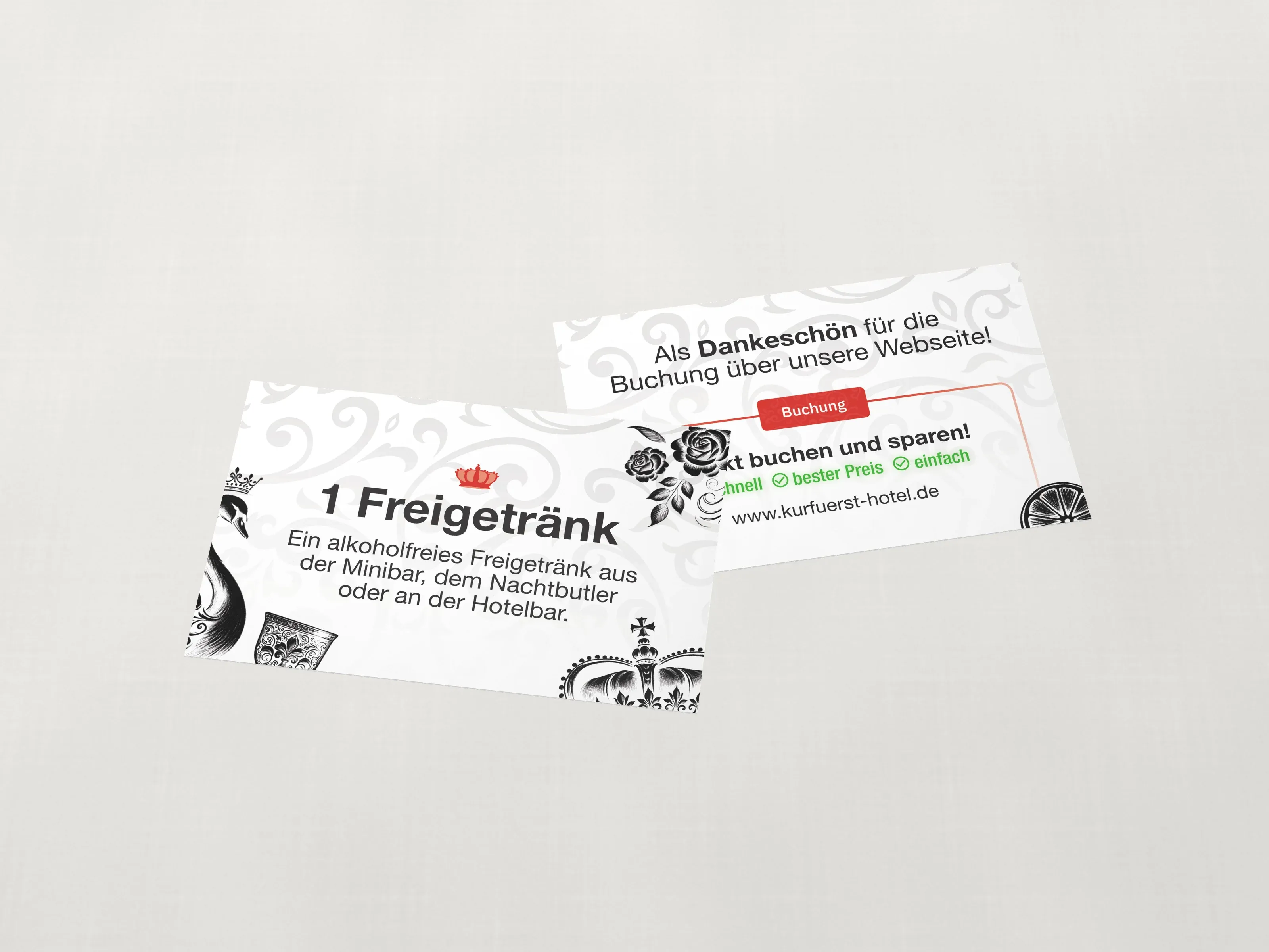 Zwei Gutscheinkarten für ein Freigetränk auf hellem Leinen