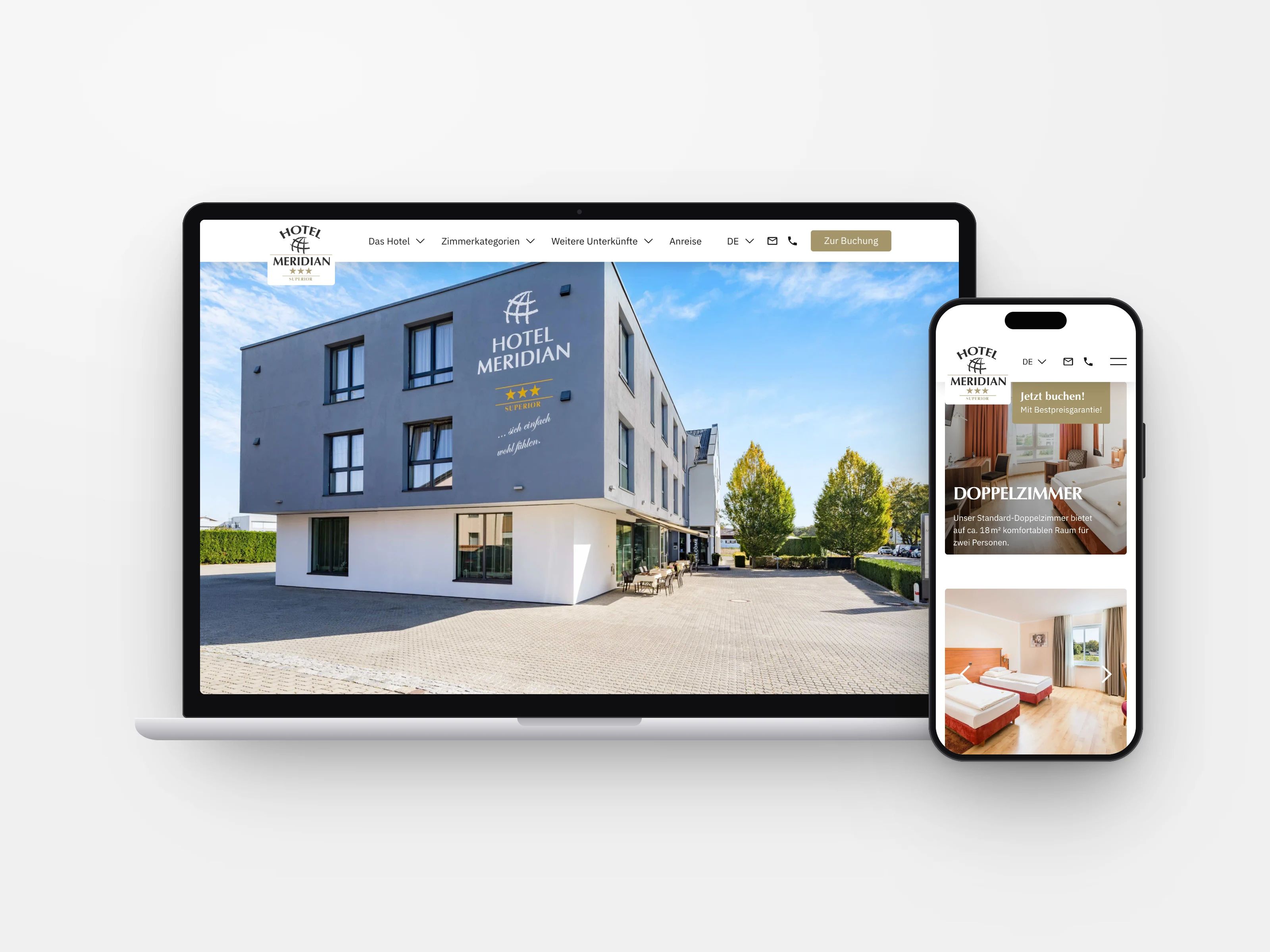 Webseite eines Stadthotels auf Laptop und Smartphone