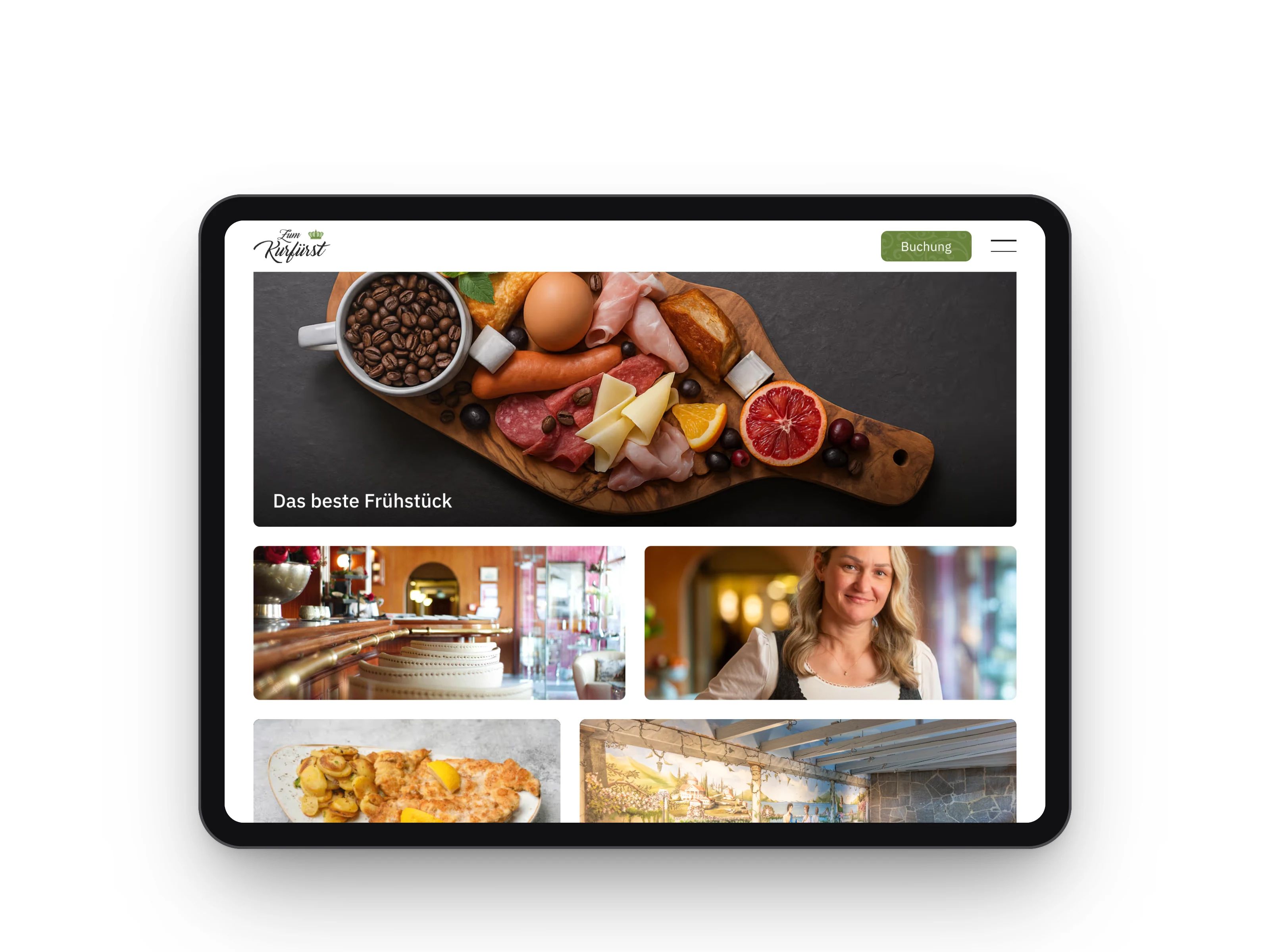 Webseite einer Unterkunft mit Frühstücksfotos auf dem Tablet